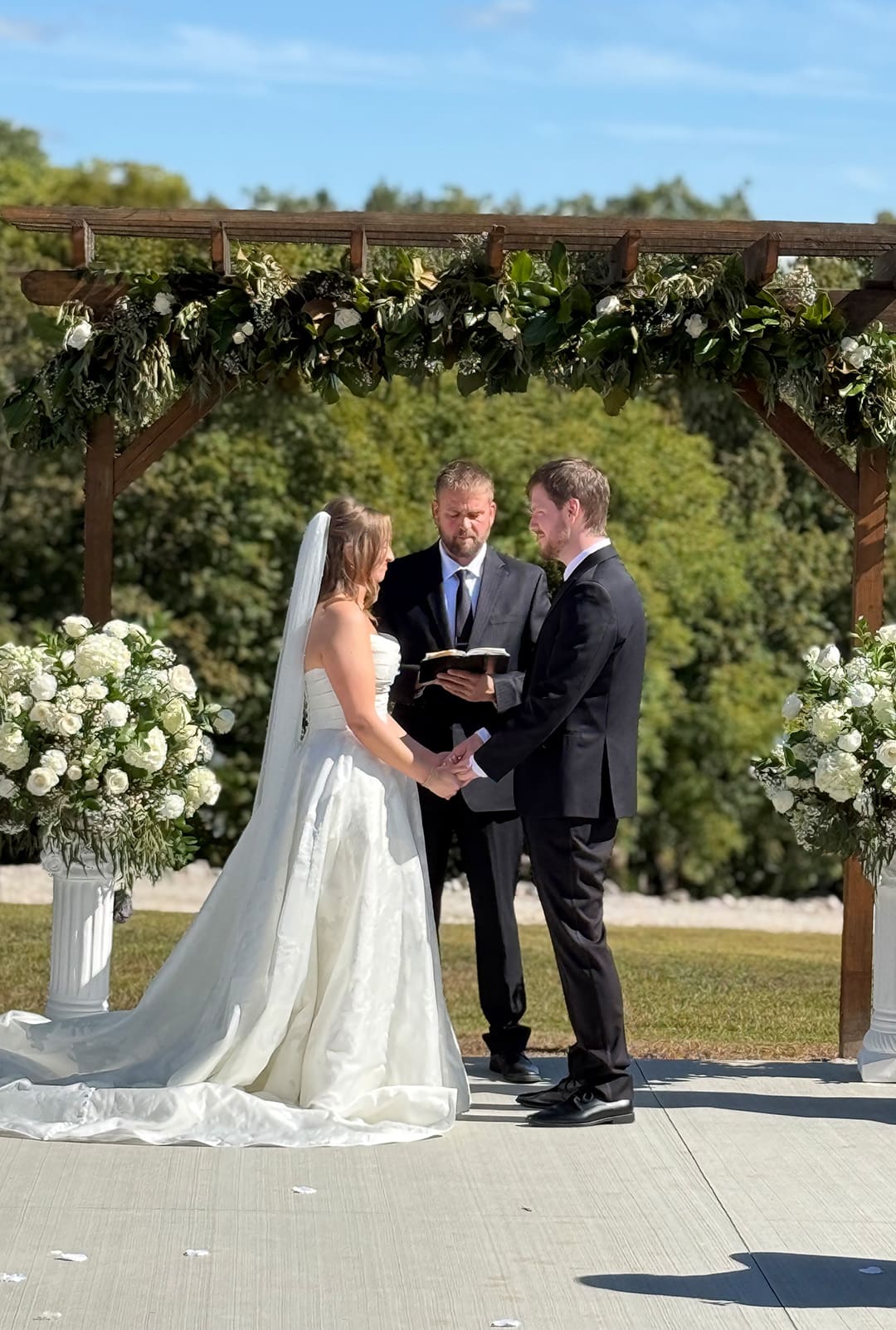 Couple getting married outdoors at The Barns at Marengo Cave